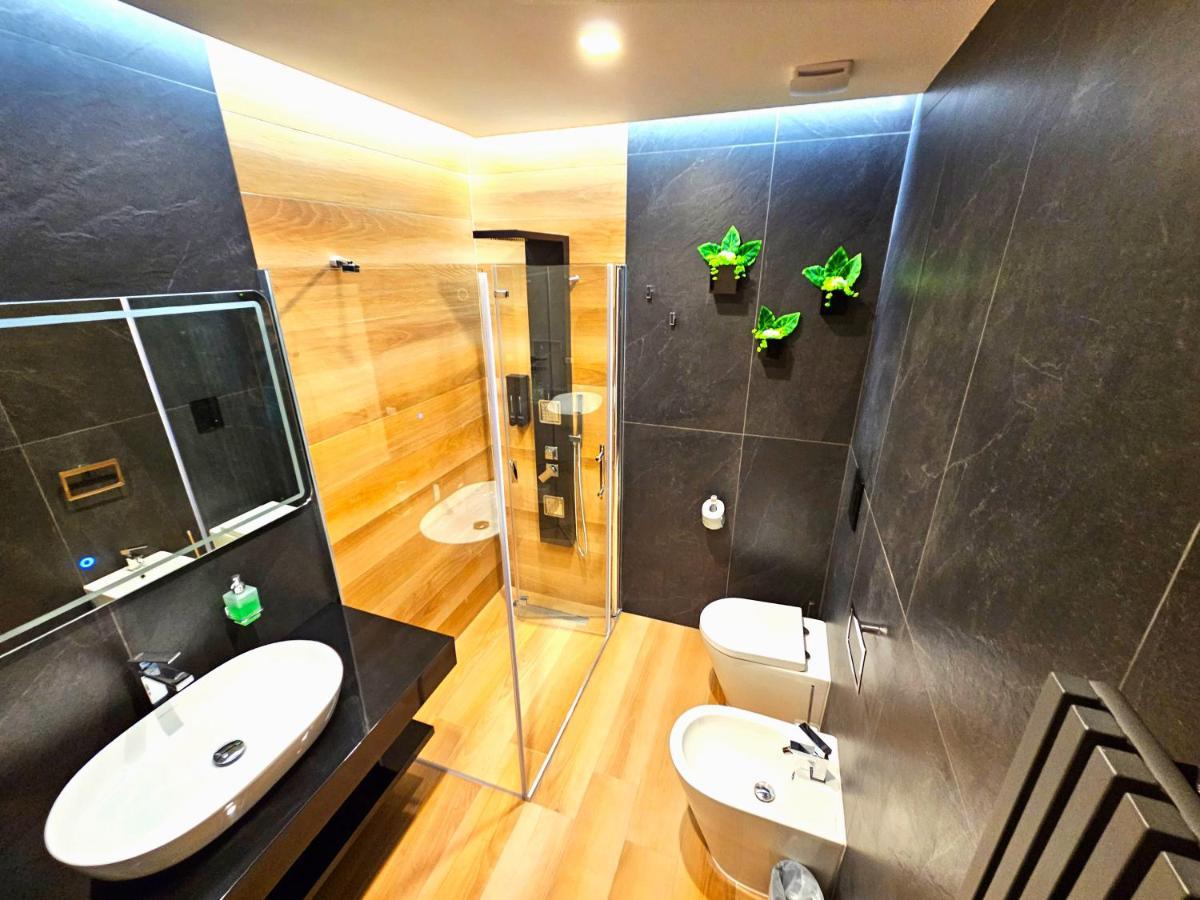 Trilogy Prestige - Central Premium Suites Лечче Екстер'єр фото