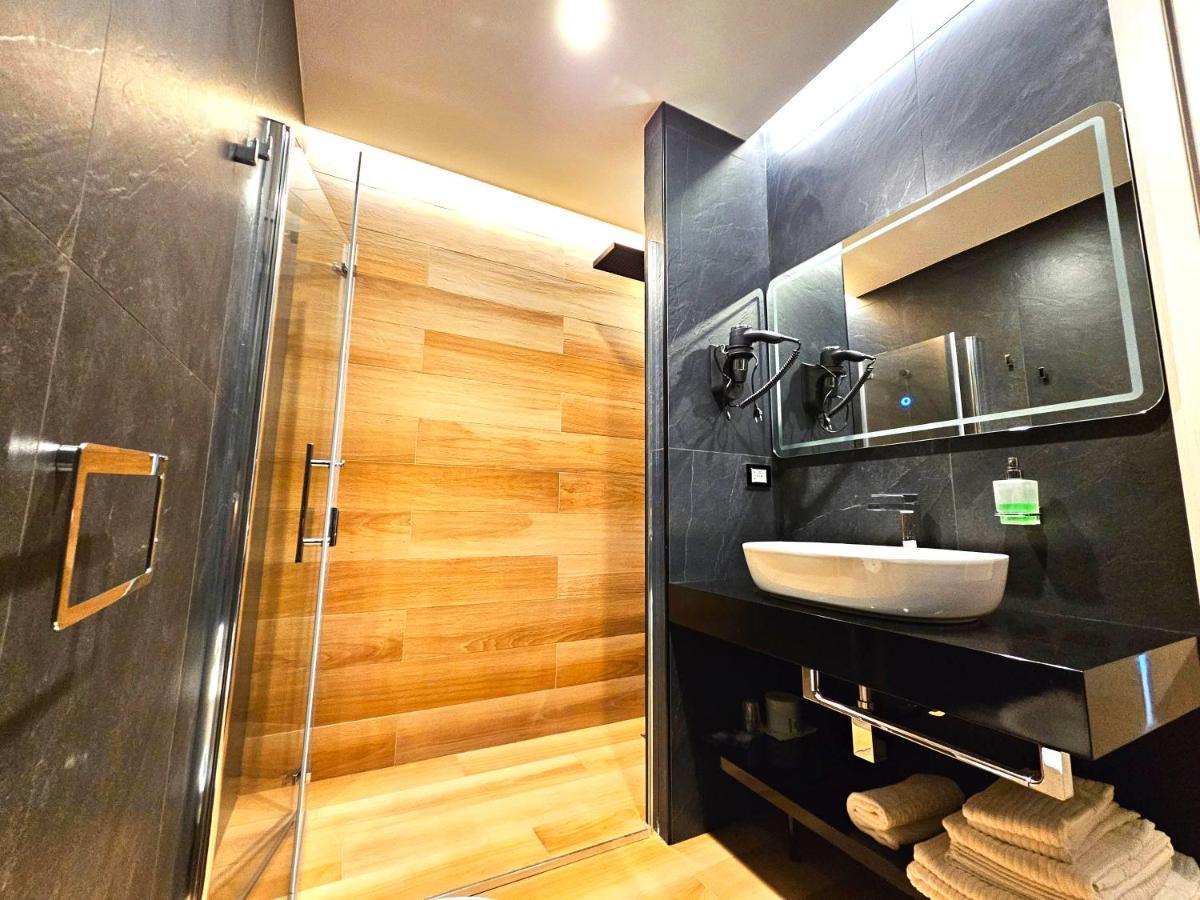 Trilogy Prestige - Central Premium Suites Лечче Екстер'єр фото