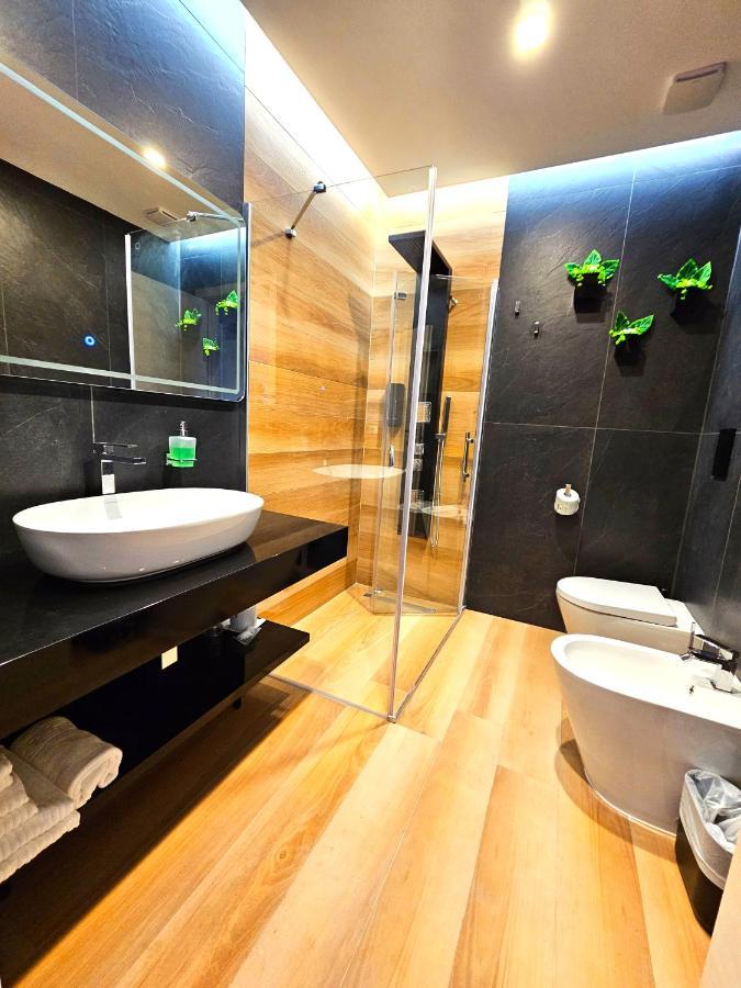 Trilogy Prestige - Central Premium Suites Лечче Екстер'єр фото