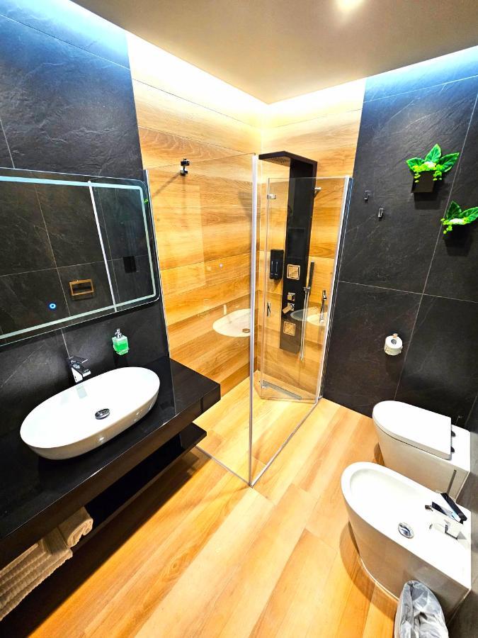 Trilogy Prestige - Central Premium Suites Лечче Екстер'єр фото
